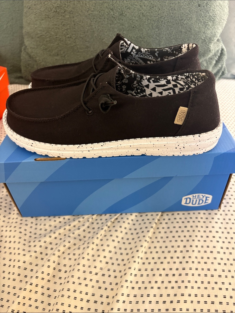 NWT- Wendy Basic Hey Dudes